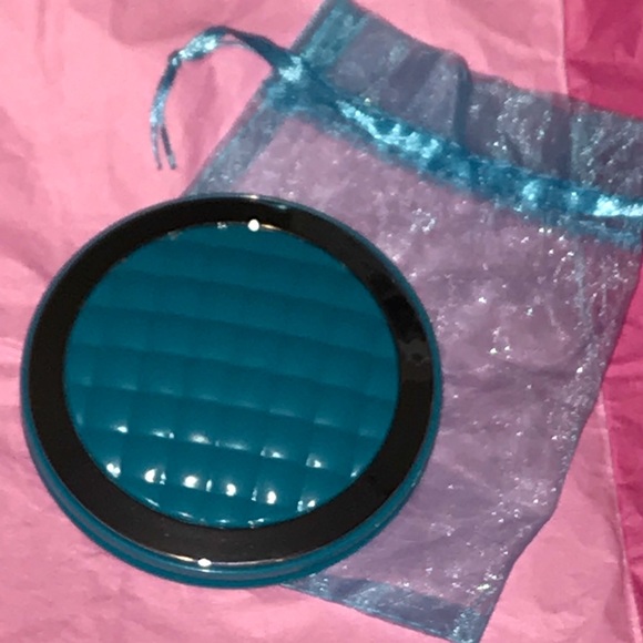 blue double 5x magnifying pocket mirror - Picture 8 of 8